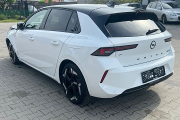 Plug in hybrid Bardzo niski przebieg Kamery